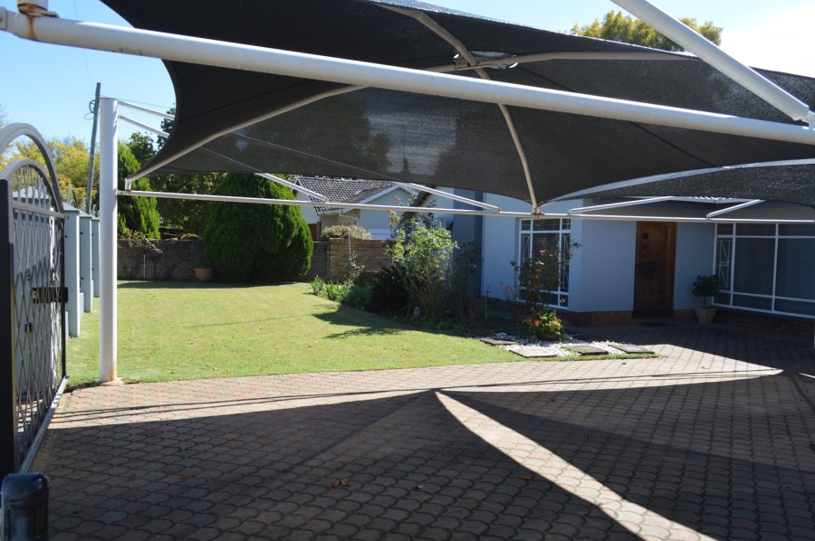 4 Bedroom Property for Sale in Flamwood North West